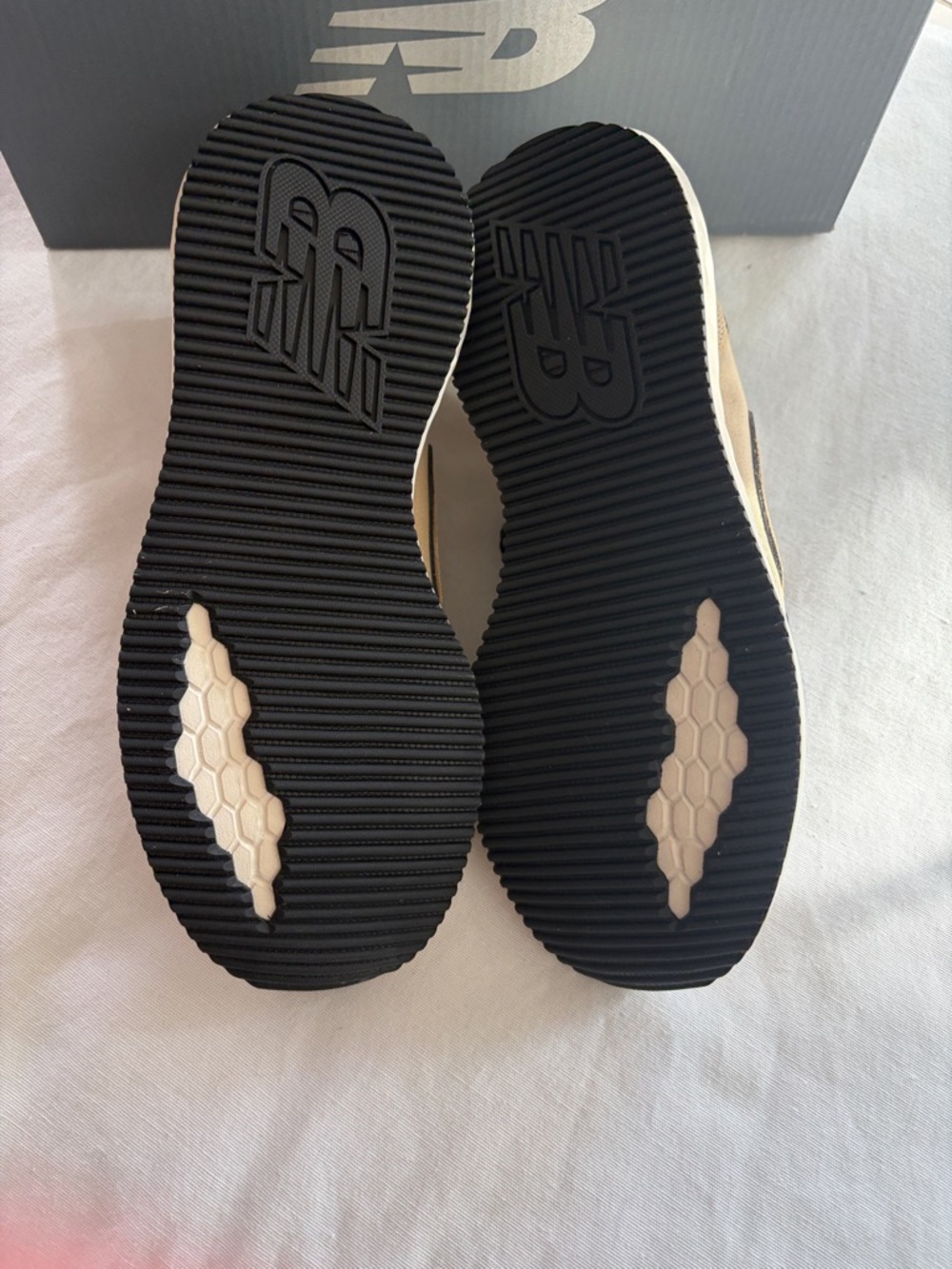 New Balance Women's Sneakers - Picture 3 of 7